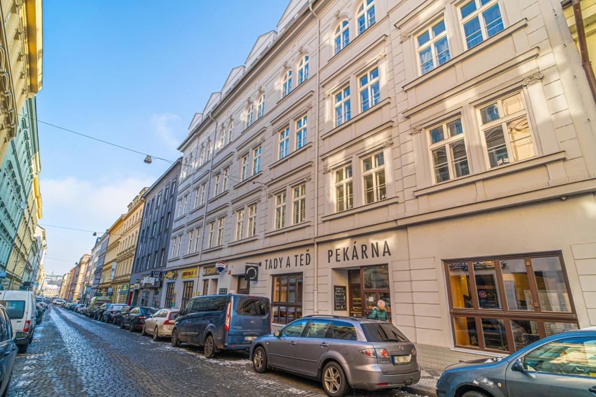Utulny Byt V Centru Prahy Praga Esterno foto